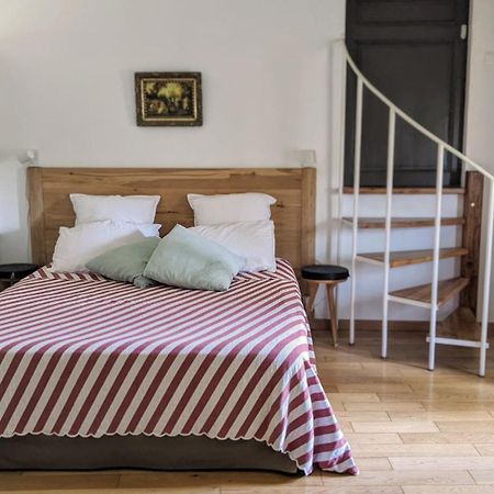 Le Clos Du Perret Chaussan Eksteriør billede